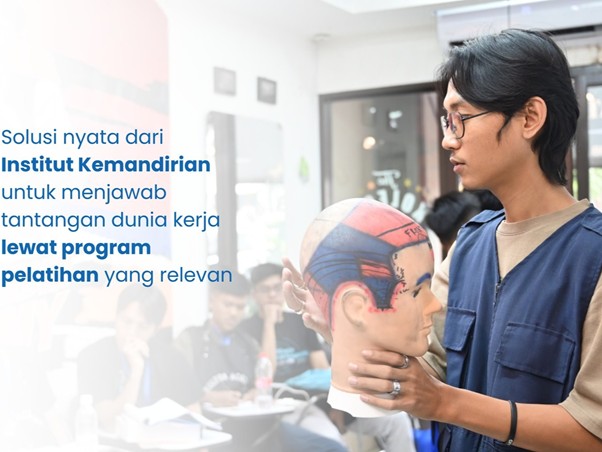 industribarberinstitutkemandirian5 dompet dhuafa Instructor demonstrates with a life-size head anatomy model to students in a classroom, with blue Indonesian training text on the left.