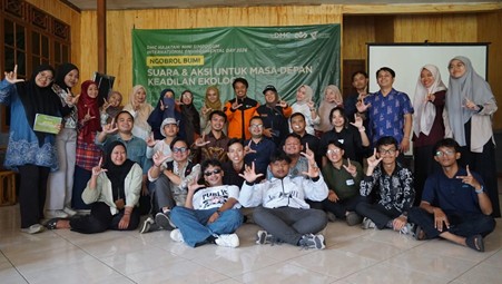 ngobrol bumi 2026 5 dompet dhuafa Group of students and organizers posing indoors at an event about ecological justice, with a green banner in the background.